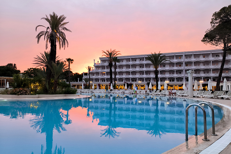 В этом году лидер спроса сменился &mdash; вместо ОАЭ россияне устремились в Турцию