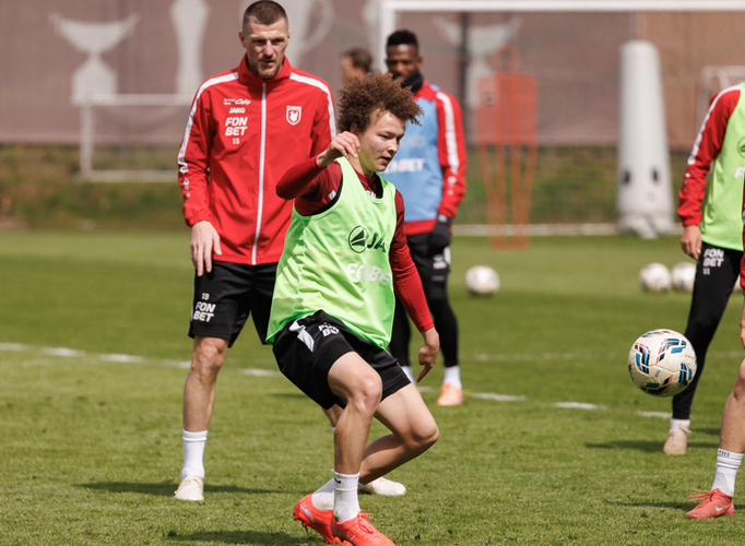 «Рубин» тренировался под «Ласковый май» (на фото &mdash; Олег Иванов и Никита Васильев)