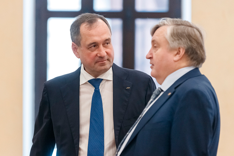 В последние недели вновь обострились слухи о предстоящем уходе в почетную отставку гендиректора АО «Связьинвестнефтехим» (СИНХ) Валерия Сорокина, которого якобы может сменить нынешний предправления Ак Барс Банка Зуфар Гараев