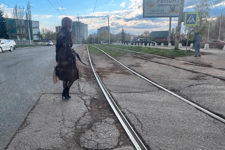 Проблемы, с которыми столкнулся Мавлиев, по словам наших собеседников, также были связаны с точечной застройкой и плохими дорогами