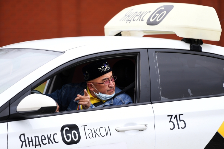 Не самый оптимистичный, но распространенный факт: руководители среднего звена из мелких предприятий уходят в такси