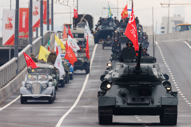 По улицам Казани проедут военная историческая техника и ретроавтомобили