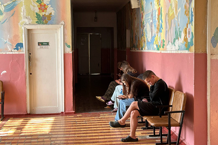 У всех детей есть гаджеты, поэтому досуг они проводят там, листая сторис