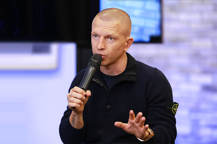 Пашу (Павел Курьянов): «Каждый раз, когда тебе сложно, опускаются руки, ты должен себе напомнить, ради чего все это нужно. Если очень хочешь достичь цели, то она сама тебе помогает наполниться жизнеутверждением, появляются силы, чтобы дальше тащить»