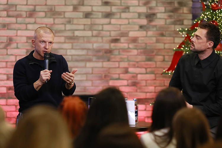 «Люди тянутся туда, где им что-то знакомо, — артисты 2000-2010-2015-х годов стали собирать очень много зрителей. В последние годы идёт тенденция к огромной заполняемости залов. Такого не было 20 лет»