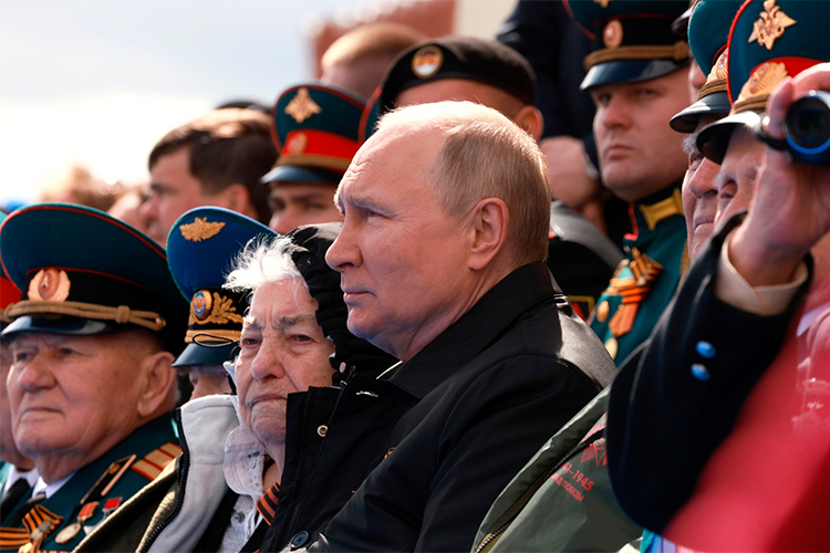 Минобороны России накануне объявило, что, в соответствии с решением Верховного главнокомандующего ВС РФ, президента страны Владимира Путина, объявляется перемирие 8 и 9 мая. Россия рассчитывает, что украинская сторона последует этому примеру