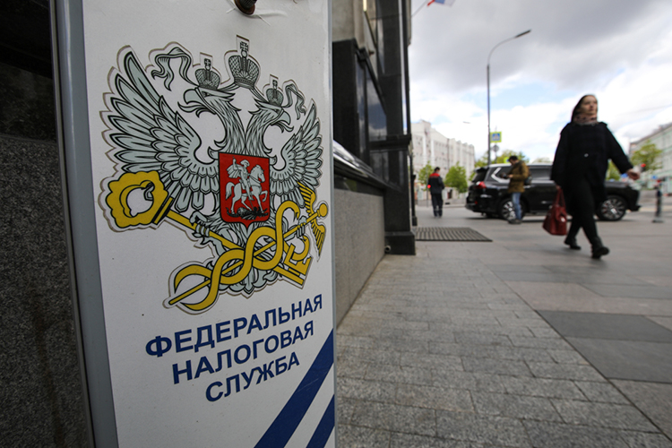 Действующий лимит по налогу на профессиональный доход — 2,4 млн рублей в год — фактически потерял актуальность из-за инфляции и роста издержек на ведение бизнеса