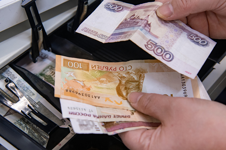 Медианная выручка должников — 141,2 млн рублей, добросовестного бизнеса — 430,5 млн рублей. При этом общая задолженность по налогам за год выросла на 22,9% — до 2,5 трлн рублей на начало 2026-го