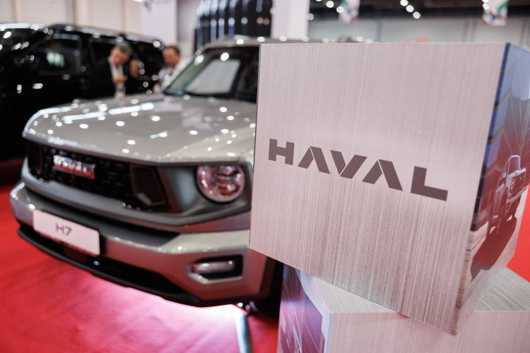 Haval, который долгое время был на второй позиции по популярности, продал 1 305 автомобилей, что на 1,5% меньше, чем год назад