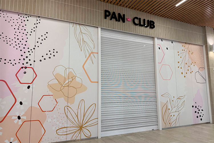 По внешним наблюдениям закрылся магазин ювелирных украшений Pan Club, перезапускается Sunlight, а возле вывески «Ленты» появилась вывеска доставки &mdash; видимо, гипермаркет еще активнее уводит трафик в онлайн
