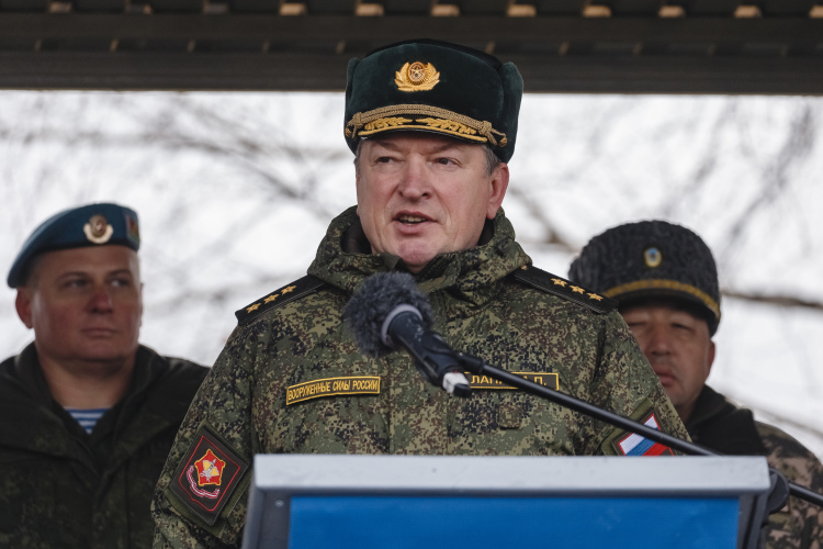 Генерал-полковник Александр Лапин, как выяснилось, трудоустроен заместителем генерального директора учрежденного правительством Татарстана АО «Связьинвестнефтехим»