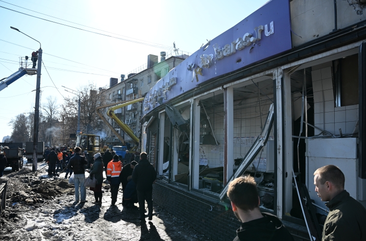 «Сегодня вся Россия является прифронтовой территорией. Это новая реальность. Я не к тому, чтобы пугать людей. Но тревожный чемоданчик должен стоять около двери»