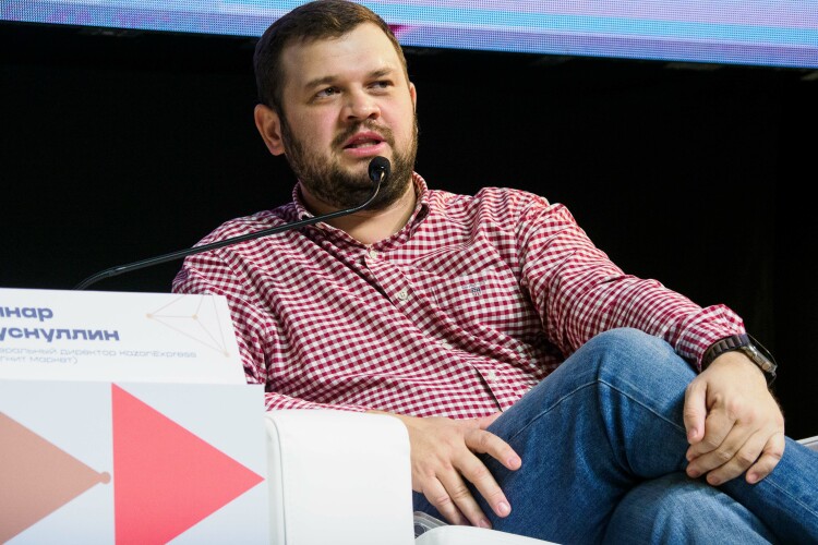 «Сложное время не только для бизнесменов — для обычных людей прежде всего: непонятно, что будет с твоей работой, надо переобучаться. Скачивайте ролики, образовательные программы — их полно, бесплатных и платных»