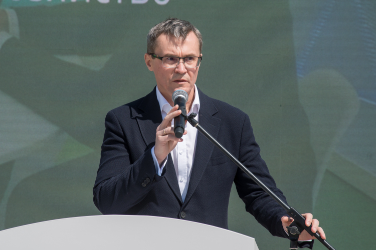 Дмитрий Макаров: «Как только люди начинают получать больший доход, они больше едят мяса, меньше едят зерновых продуктов. К чему это приводит? К росту производства мяса, яиц и аквакультуры. Соответственно, растет потребность в кормах»