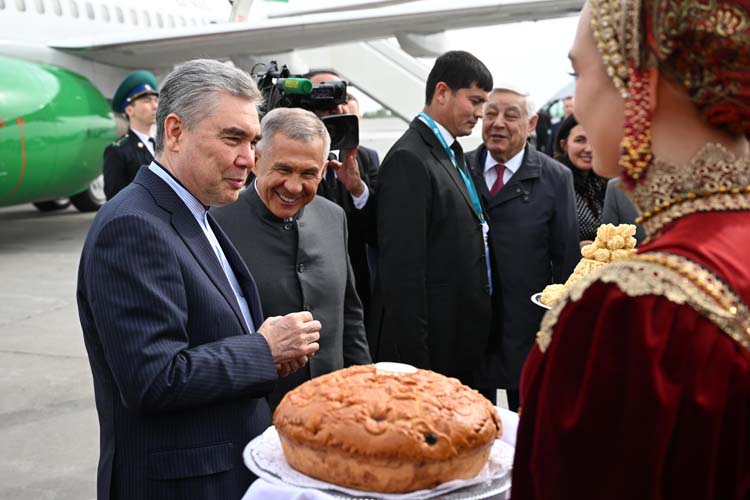 Национальный лидер туркменского народа, председатель Халк Маслахаты Туркменистана Гурбангулы Бердымухамедов &mdash; уже традиционный участник саммита «Россия – исламский мир: KazanForum»