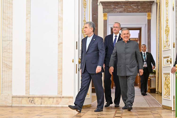 Туркменский президент еще в феврале предложил Минниханову устроить конкурс красоты от всемирного конгресса татар в столице страны