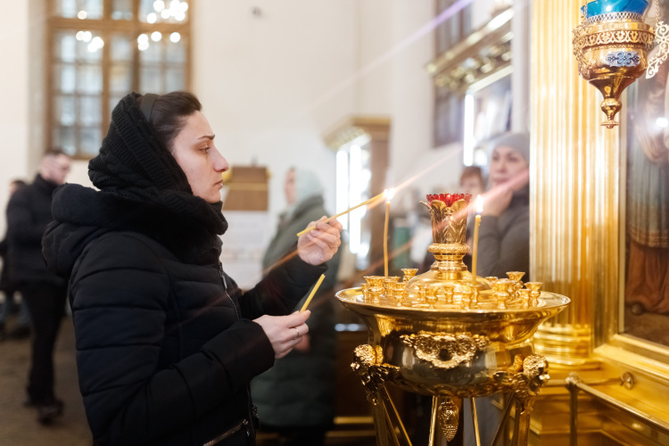 65% россиян считают себя православными. Еще 16% не относят себя ни к какому вероисповеданию