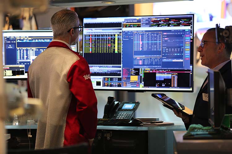 Американские фондовые индексы S& P 500 и Nasdaq достигли исторических максимумов на фоне новостей о разрешении продажи китайским компаниям чипов Nvidia и сильного квартального отчета Cisco