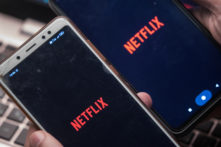 Прокуратура Техаса обвинила Netflix в шпионаже за зрителями и формировании зависимости. Сервис собирает данные о привычках пользователей и провоцирует желание смотреть все больше сериалов и фильмов