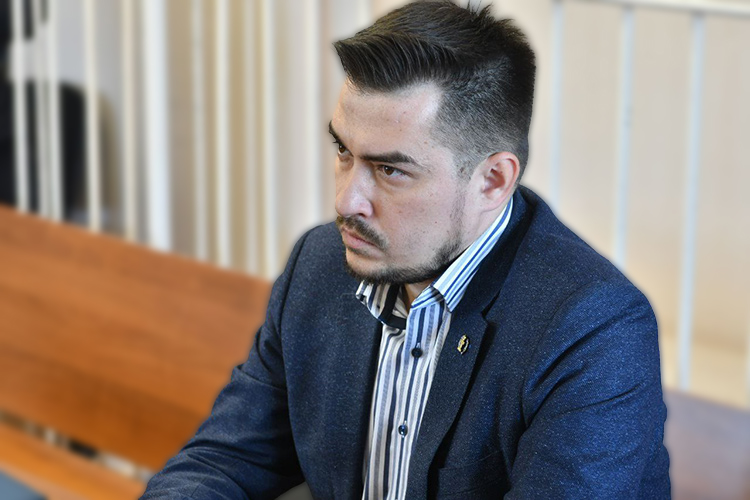 Главными успехами, которые позволили адвокату остаться в тройке лучших, эксперты называют то, что сразу несколько его клиентов в этом году благополучно покинули зал судебных заседаний после приговора своим ходом