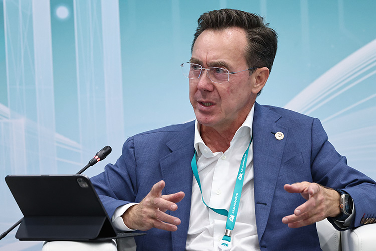 Азат Бикмурзин рассказал о крупнейшем проекте «ПЭТФ-цепочка» на 340 млрд рублей