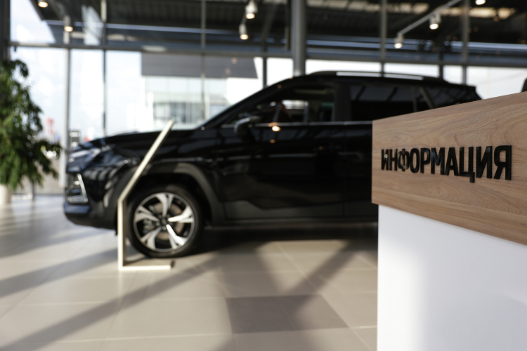 Житель Волгограда купил автомобиль в салоне ООО «Арконт В» за 1,8 млн рублей. Однако тут же ему предложили подписать допсоглашение, по которому стоимость машины вырастала до 2,4 млн рублей, зато с «щедрой» скидкой в 400 тыс. рублей