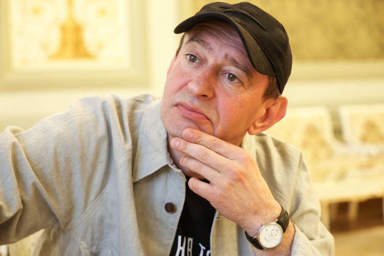 «Сейчас мне ближе всего хорошие, по-настоящему добрые люди. И та команда, которая сама делает дело и помогает делать его мне, для меня важнее всего»