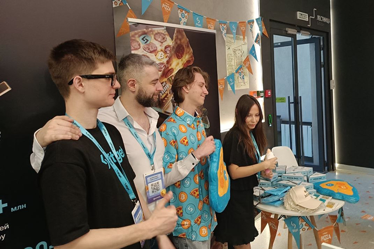 Одна из криптобирж решила устроить Pizza day (день пиццы) в честь первой официально зарегистрированной покупки, оплаченной криптовалютой, &mdash; 22 мая 2010 года американский программист расплатился за пиццу биткоинами