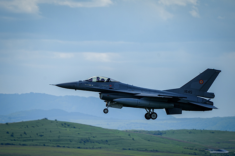 Румынский истребитель F-16 из состава миссии НАТО Baltic Air Policing сбил беспилотник над южной частью Эстонии в районе озера Выртсъярв
