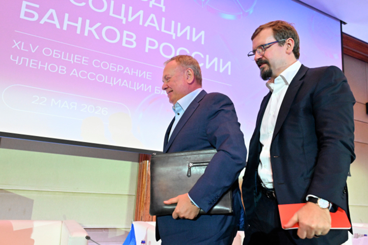 Глава ВТБ Андрей Костин (слева) и главный управляющий директор Альфа-Банка Владимир Верхошинский