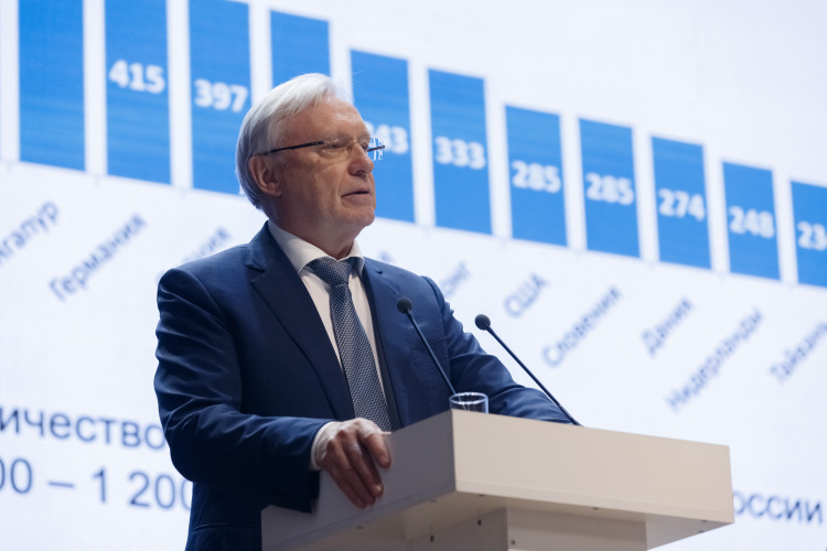В мае гендиректор ПАО «КАМАЗ» Сергей Когогин отменил свое мартовское решение, вернув автогигант к традиционной пятидневке