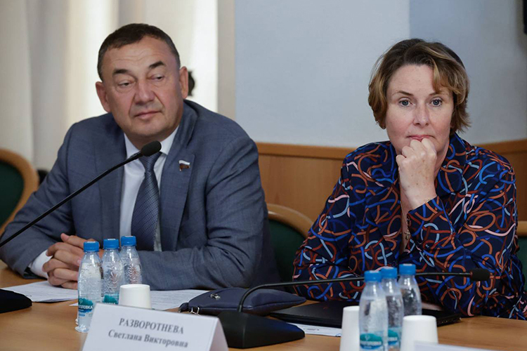 «Москва вкладывает в отрасль большие объемы финансовых средств, не у всех регионов они есть. Даже в Казани не раз слышал, что стоимость ЖКУ выше, чем в Москве»