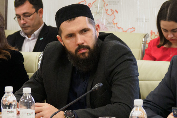 За последние годы Нургалеев стал, пожалуй, одним из главных специалистов России по исламским финансам и халяльной экономике