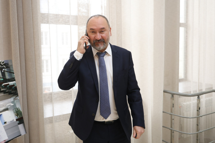 Главврач ДРКБ Айрат Зиатдинов в среднем получал 437 тыс. рублей