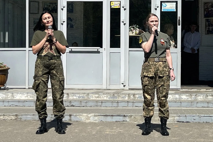  Альбина Абдуллина слева на фото 