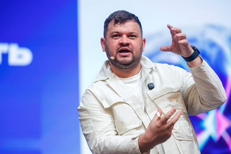 «Раньше десятки эйчаров делали это неделями, теперь один человек нажимает кнопку и подтверждает результат как эксперт»