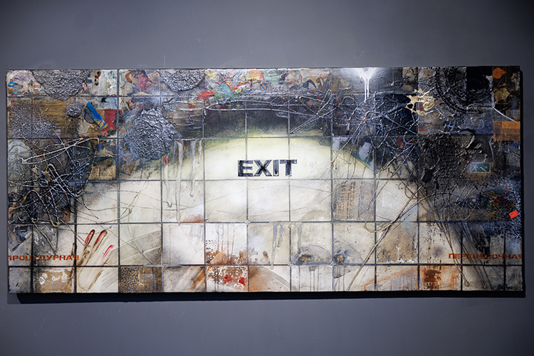 «Exit &mdash; связано и с Brexit, и в целом с символом современного состояния»