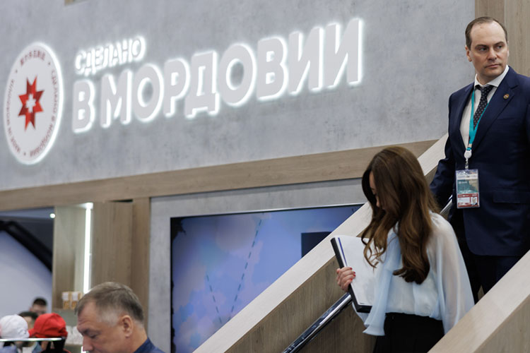 Глава Мордовии Артем Здунов (16 баллов) укрепил позиции и перешел в «зеленую зону»