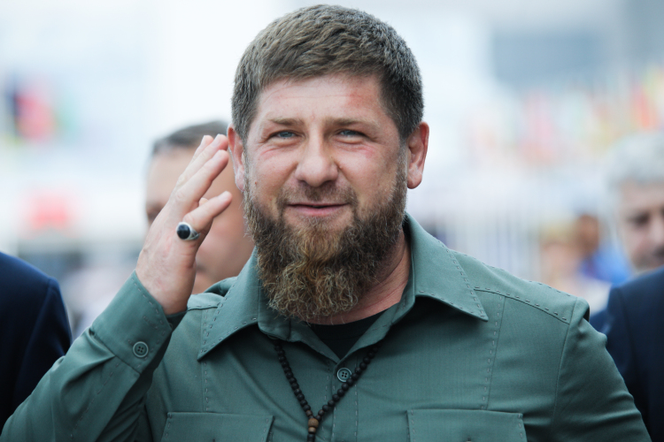 В Северо-Кавказском федеральном округе несомненный лидер &mdash; глава Чечни Рамзан Кадыров (18 баллов), которому осенью предстоит пройти прямые выборы руководителя региона