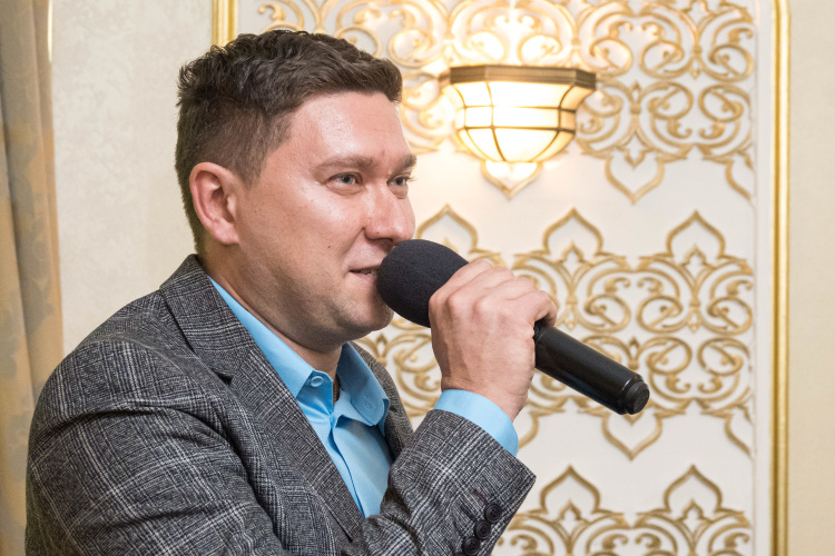 Аллен Гаврилов возит по Волге не только татарстанцев, но и привлекает аудиторию из Москвы и Петербурга, разрабатывает турмаршруты, интересные и молодой, и пожилой публике