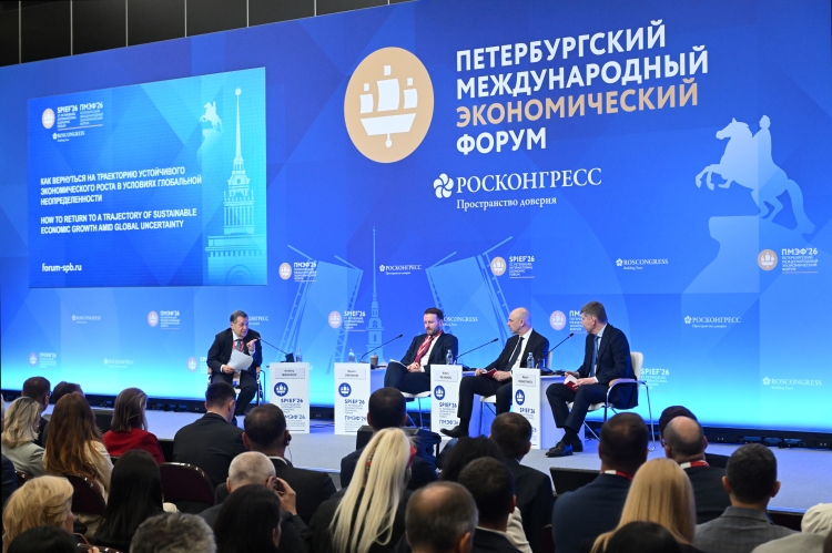 В последний момент из числа спикеров исчезла председатель Банка России Эльвира Набиуллина, и это вряд ли был тот случай, когда отряд не замечает потери бойца