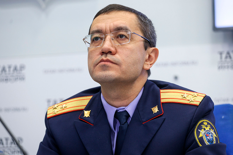 Марсель Дулкарнаев пришел в татарстанский следком буквально сразу после назначения руководителем Липского, в 2020 году. Валерий Андреевич, можно сказать, забрал Дулкарнаева из управления СКР по Башкортостану, где сам проработал несколько месяцев
