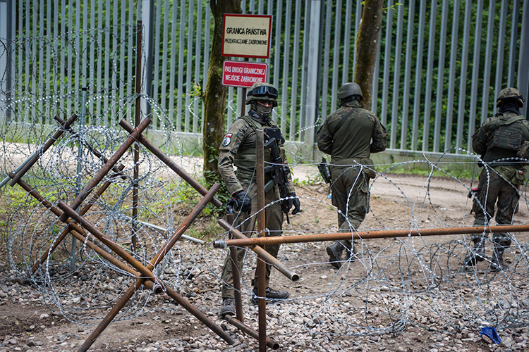 «ЕС предлагает создание так называемых центров возврата. Туда планируют принудительно высылать мигрантов, получивших отказ в убежище. В качестве главных полигонов для этого эксперимента рассматриваются Казахстан и Узбекистан»