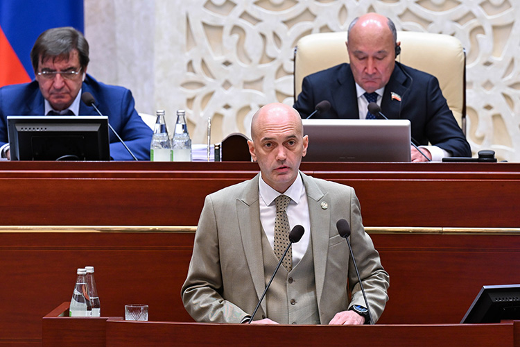 Начал и закончил доклад Кадыров на татарском языке. Всего 2025 году в республике проживали чуть более миллиона молодых людей