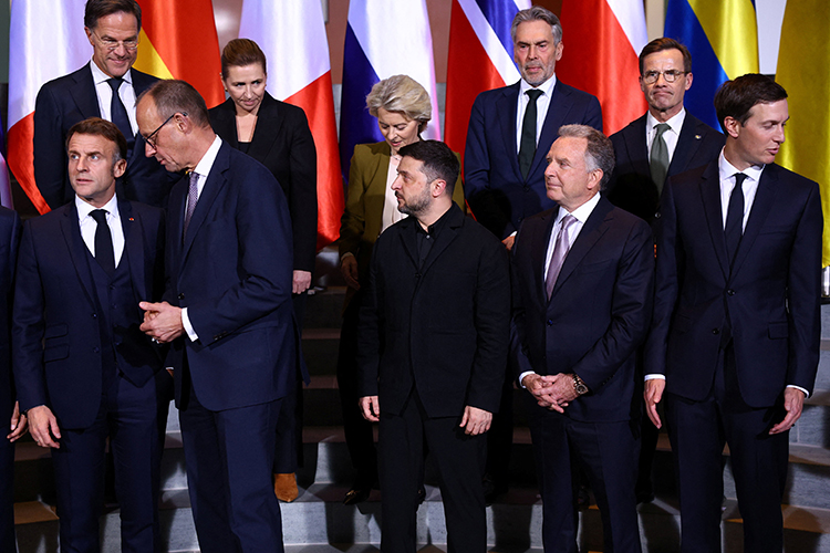  <span style="color: rgb(36, 36, 36);">«Если бы Украина была нормальной страной, которая воюет, опираясь на свой экономический потенциал, то война, несомненно, была бы завершена еще где-нибудь в 2023 году. Но когда страна получает объем помощи, сравнимый с 40 процентам ВВП, что беспрецедентно, то это, конечно, меняет все» </span>