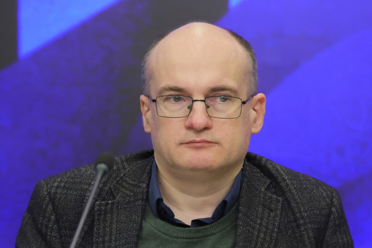  Василий Кашин: «<span style="color: rgb(36, 36, 36);">Очевидно, что пока нет хотя бы приблизительного понимания конфигурации выхода из иранской проблемы, у нас будет некий затык с Украиной» </span>