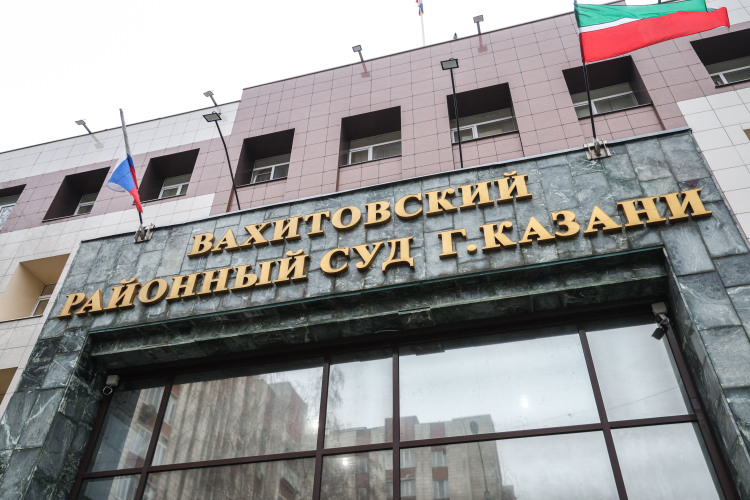 Основанием для отчисления послужили протокол заседания кафедры, а также вывод о нарушении студенткой принципа добросовестной работы в системе «Антиплагиат.Вуз». Девушка с обвинениями не согласилась и уже в сентябре прошлого года обратилась в Вахитовский суд