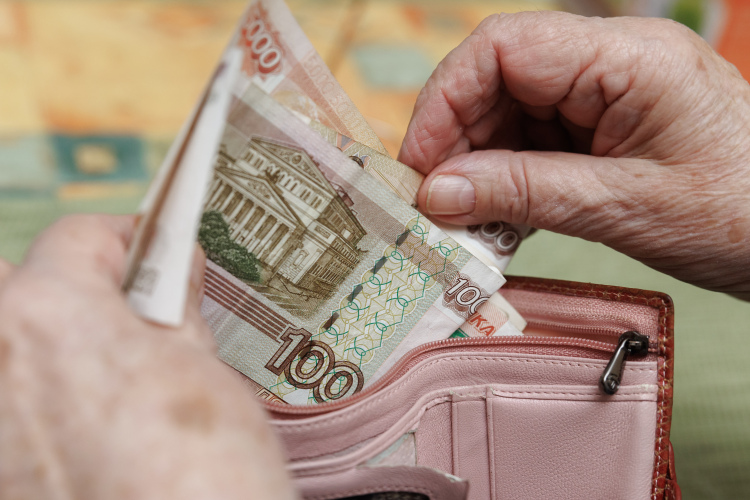 «Покупатель стал беднее»: перед заседанием Банка России 19 июня