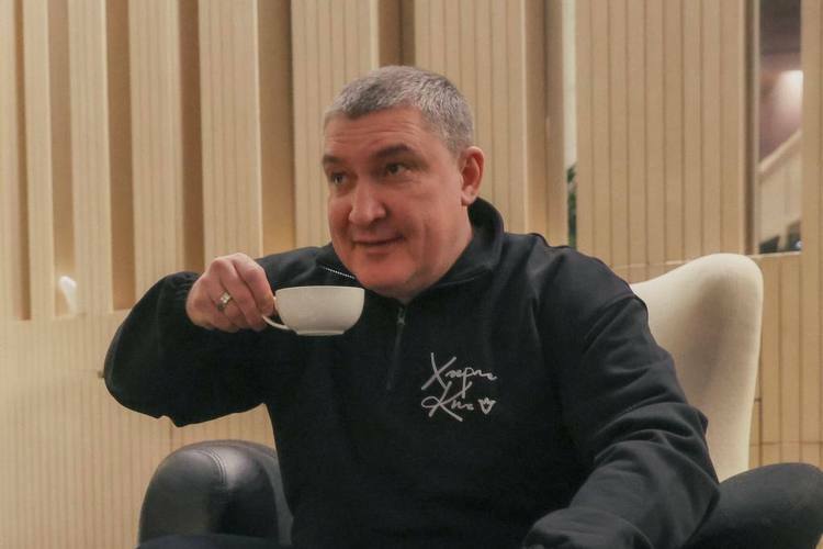 Сразу после подписания контракта «Ак Барс» выпустил коллекцию с надписью «Хәерле кич»