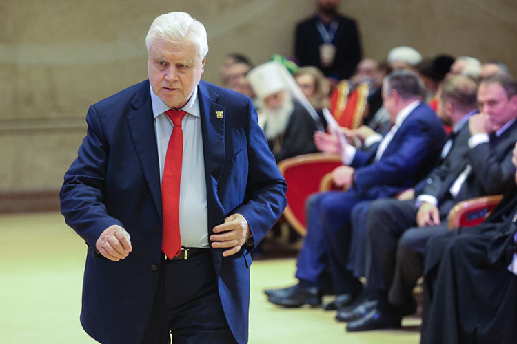 Лидер «Справедливой России» Миронов также в сюжете обороны крепости. Его исторические образы, по оценке авторов, «бессистемны и раздроблены»